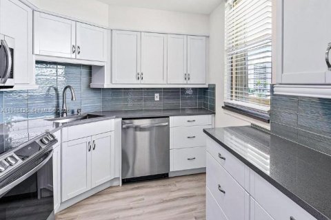 Condo in North Palm Beach, Florida, 2 bedrooms  № 2050366 - photo 2