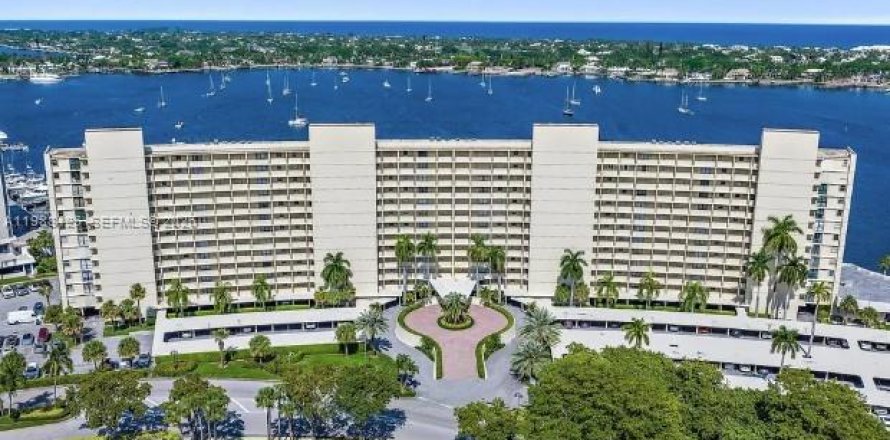 Condominio en North Palm Beach, Florida, 2 dormitorios  № 2050366