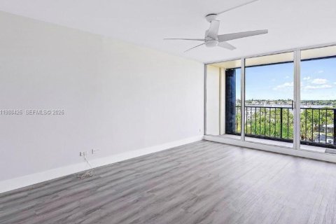 Condo in North Palm Beach, Florida, 2 bedrooms  № 2050366 - photo 3