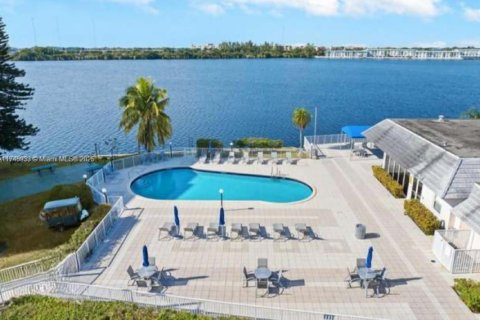 Купить кондоминиум в Майами, Флорида 1 спальня, 81.1м2, № 1959018 - фото 30