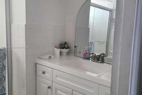 Купить кондоминиум в Майами, Флорида 1 спальня, 81.1м2, № 1959018 - фото 16