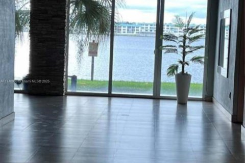 Купить кондоминиум в Майами, Флорида 1 спальня, 81.1м2, № 1959018 - фото 25