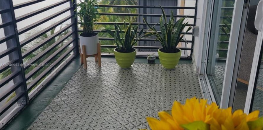 Кондоминиум с 1 спальней в Майами, Флорида № 1959018