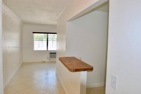 Condominio en venta en Miami Beach, Florida, 39.95 m2 № 1703036 - foto 2