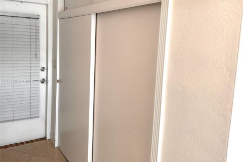 Condominio en venta en Miami Beach, Florida, 39.95 m2 № 1703036 - foto 16
