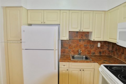 Condominio en venta en Miami Beach, Florida, 39.95 m2 № 1703036 - foto 10