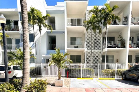Condominio en venta en Miami Beach, Florida, 39.95 m2 № 1703036 - foto 14