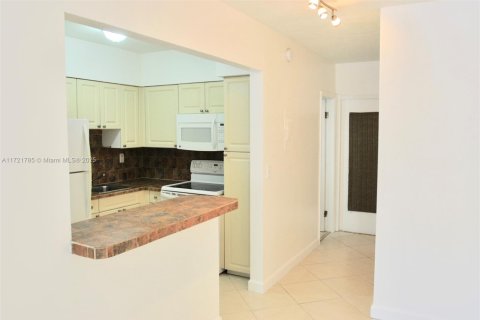 Condominio en venta en Miami Beach, Florida, 39.95 m2 № 1703036 - foto 9