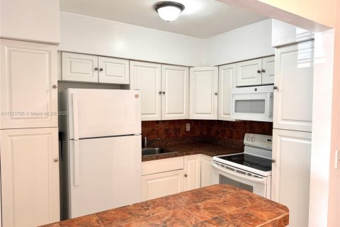 Condominio en venta en Miami Beach, Florida, 39.95 m2 № 1703036 - foto 15