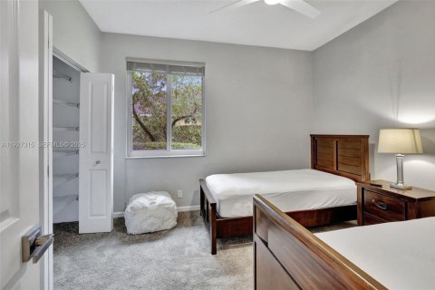 Снять в аренду виллу или дом в Уэстон, Флорида 5 спален, 319.58м2, № 1986240 - фото 21