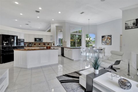 Снять в аренду виллу или дом в Уэстон, Флорида 5 спален, 319.58м2, № 1986240 - фото 19