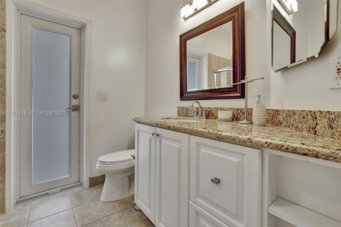 Снять в аренду виллу или дом в Уэстон, Флорида 5 спален, 319.58м2, № 1986240 - фото 23