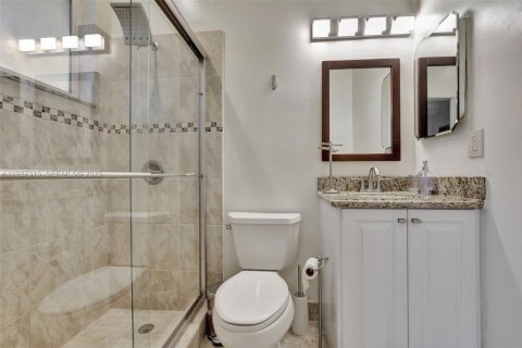 Снять в аренду виллу или дом в Уэстон, Флорида 5 спален, 319.58м2, № 1986240 - фото 29