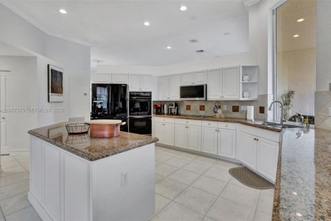 Снять в аренду виллу или дом в Уэстон, Флорида 5 спален, 319.58м2, № 1986240 - фото 16