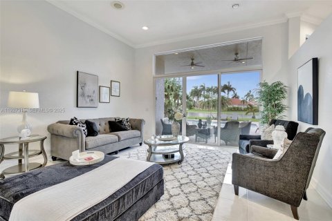 Снять в аренду виллу или дом в Уэстон, Флорида 5 спален, 319.58м2, № 1986240 - фото 8