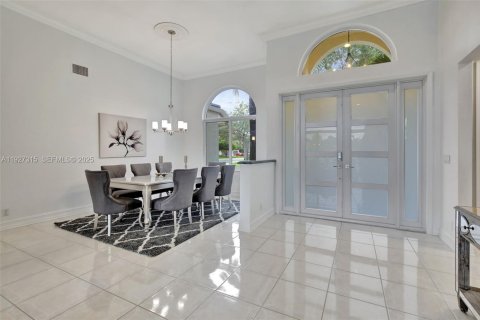 Снять в аренду виллу или дом в Уэстон, Флорида 5 спален, 319.58м2, № 1986240 - фото 5