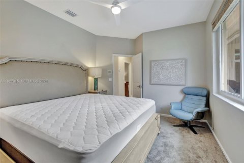 Снять в аренду виллу или дом в Уэстон, Флорида 5 спален, 319.58м2, № 1986240 - фото 25