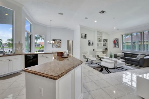 Снять в аренду виллу или дом в Уэстон, Флорида 5 спален, 319.58м2, № 1986240 - фото 12