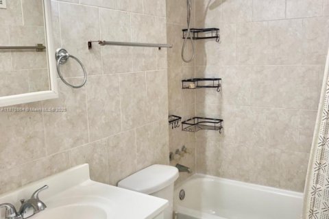 Apartment in Miami, Florida 1 bedroom, 921.22 sq.m. № 1922949 - photo 8