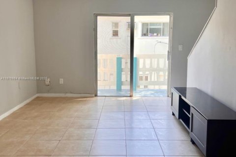 Apartment in Miami, Florida 1 bedroom, 921.22 sq.m. № 1922949 - photo 1