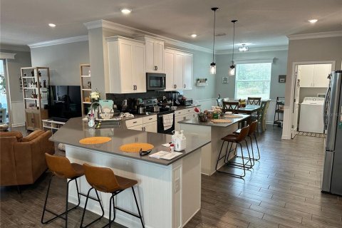 House in Davenport, Florida 4 bedrooms, 214.79 sq.m. № 2111973 - photo 7