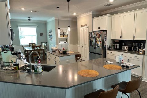 House in Davenport, Florida 4 bedrooms, 214.79 sq.m. № 2111973 - photo 9