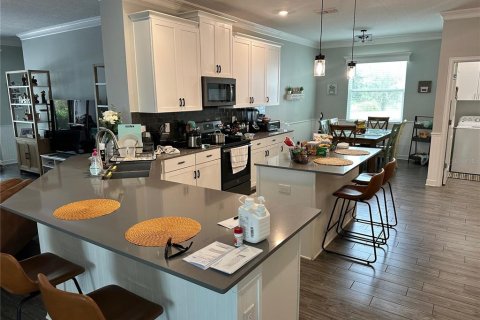 House in Davenport, Florida 4 bedrooms, 214.79 sq.m. № 2111973 - photo 8
