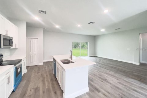 House in Ocala, Florida 4 bedrooms, 151.99 sq.m. № 1915330 - photo 2