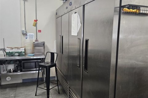 Commercial property in North Miami, Florida № 2003548 - photo 8