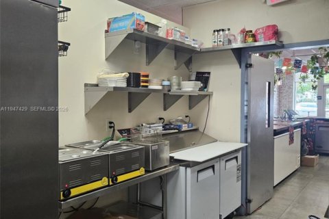 Commercial property in North Miami, Florida № 2003548 - photo 6