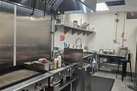 Commercial property in North Miami, Florida № 2003548 - photo 4