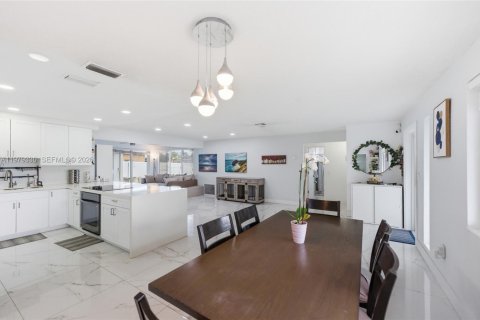 Casa en venta en Pembroke Pines, Florida, 2 dormitorios, 133.41 m2 № 2050114 - foto 8