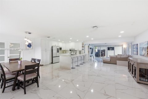 Casa en venta en Pembroke Pines, Florida, 2 dormitorios, 133.41 m2 № 2050114 - foto 4