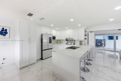 Casa en venta en Pembroke Pines, Florida, 2 dormitorios, 133.41 m2 № 2050114 - foto 10