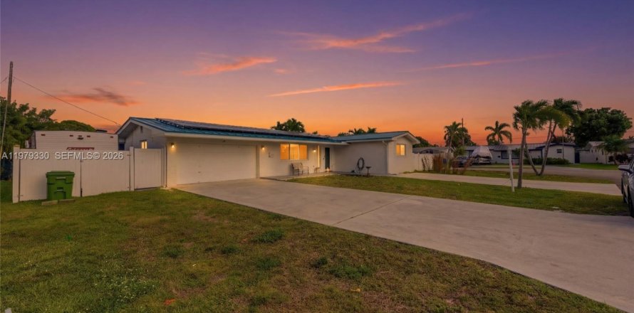 Casa en Pembroke Pines, Florida 2 dormitorios, 133.41 m2 № 2050114