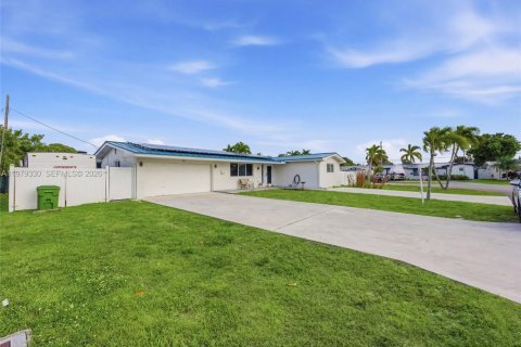 Casa en venta en Pembroke Pines, Florida, 2 dormitorios, 133.41 m2 № 2050114 - foto 2