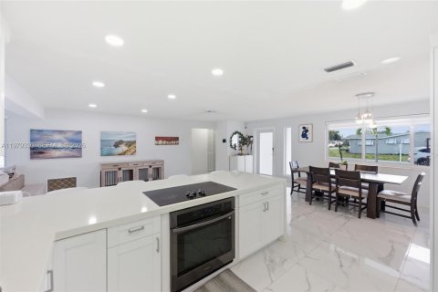 Casa en venta en Pembroke Pines, Florida, 2 dormitorios, 133.41 m2 № 2050114 - foto 9