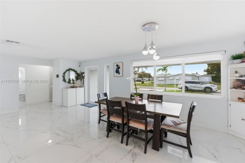 Casa en venta en Pembroke Pines, Florida, 2 dormitorios, 133.41 m2 № 2050114 - foto 7