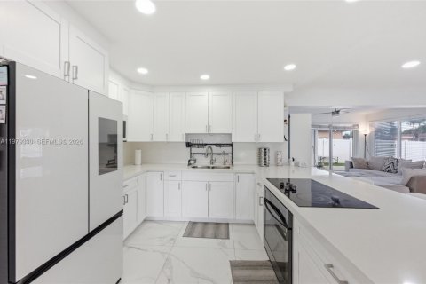 Casa en venta en Pembroke Pines, Florida, 2 dormitorios, 133.41 m2 № 2050114 - foto 11