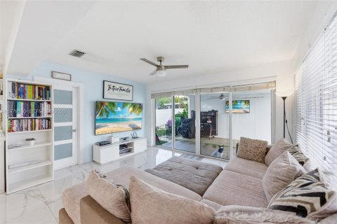 Casa en venta en Pembroke Pines, Florida, 2 dormitorios, 133.41 m2 № 2050114 - foto 14