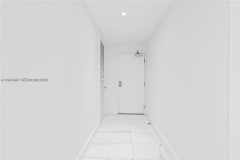 Купить кондоминиум в Майами, Флорида 1 спальня, 63.17м2, № 2025522 - фото 13