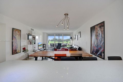 Copropriété à vendre à Pompano Beach, Floride: 2 chambres, 102.19 m2 № 2153257 - photo 3