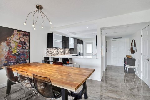 Copropriété à vendre à Pompano Beach, Floride: 2 chambres, 102.19 m2 № 2153257 - photo 11