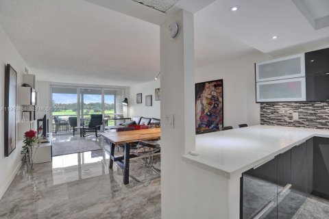 Copropriété à vendre à Pompano Beach, Floride: 2 chambres, 102.19 m2 № 2153257 - photo 4