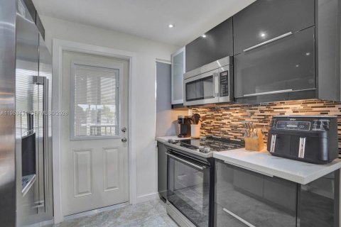 Copropriété à vendre à Pompano Beach, Floride: 2 chambres, 102.19 m2 № 2153257 - photo 15