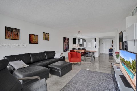 Copropriété à vendre à Pompano Beach, Floride: 2 chambres, 102.19 m2 № 2153257 - photo 13