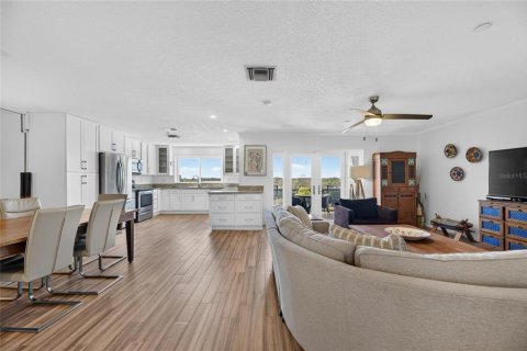 Condo in Tampa, Florida, 3 bedrooms  № 2420361 - photo 11