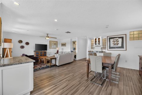 Condo in Tampa, Florida, 3 bedrooms  № 2420361 - photo 10
