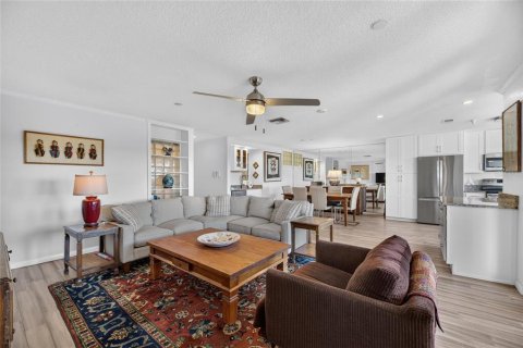 Condo in Tampa, Florida, 3 bedrooms  № 2420361 - photo 13