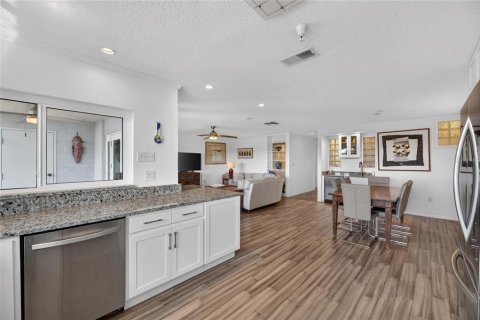 Condo in Tampa, Florida, 3 bedrooms  № 2420361 - photo 22